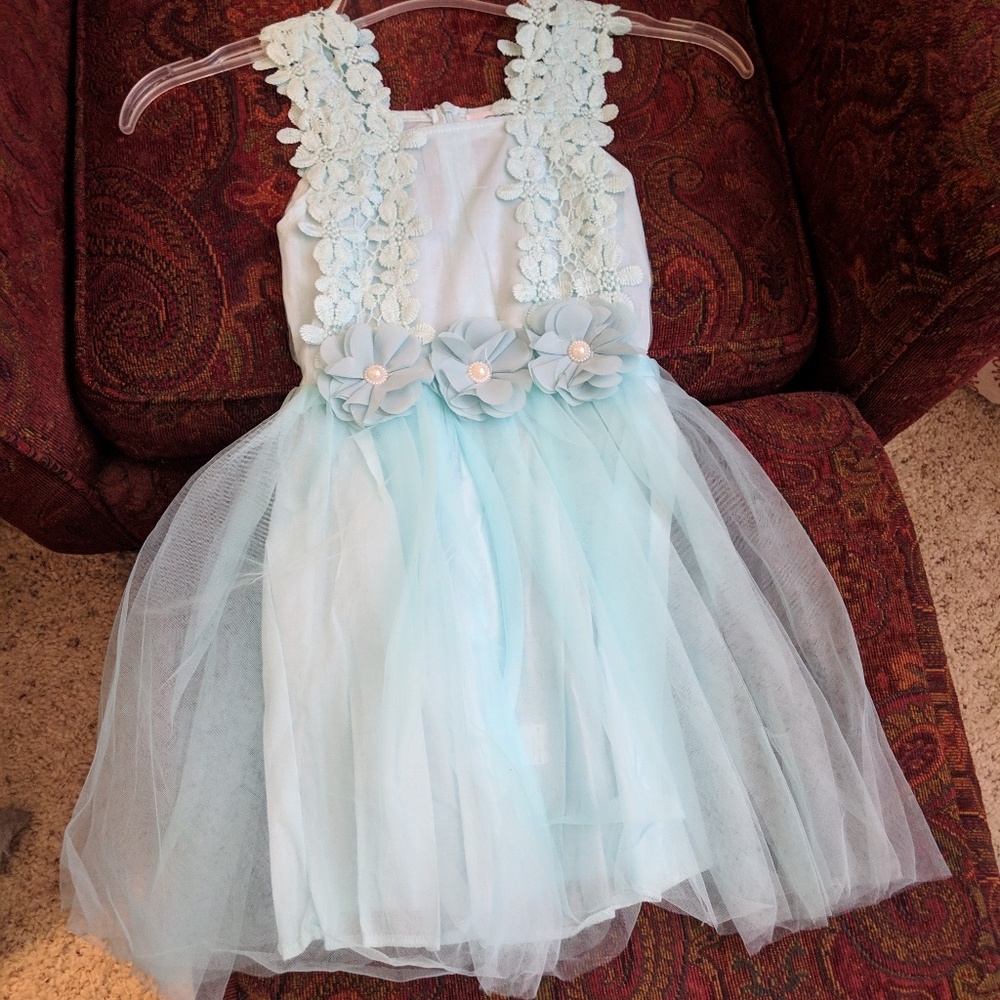 Beautiful dress never worn but no tag